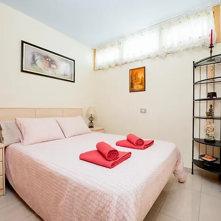 Nikis Flat 普拉亚戴尔雷安格莱斯